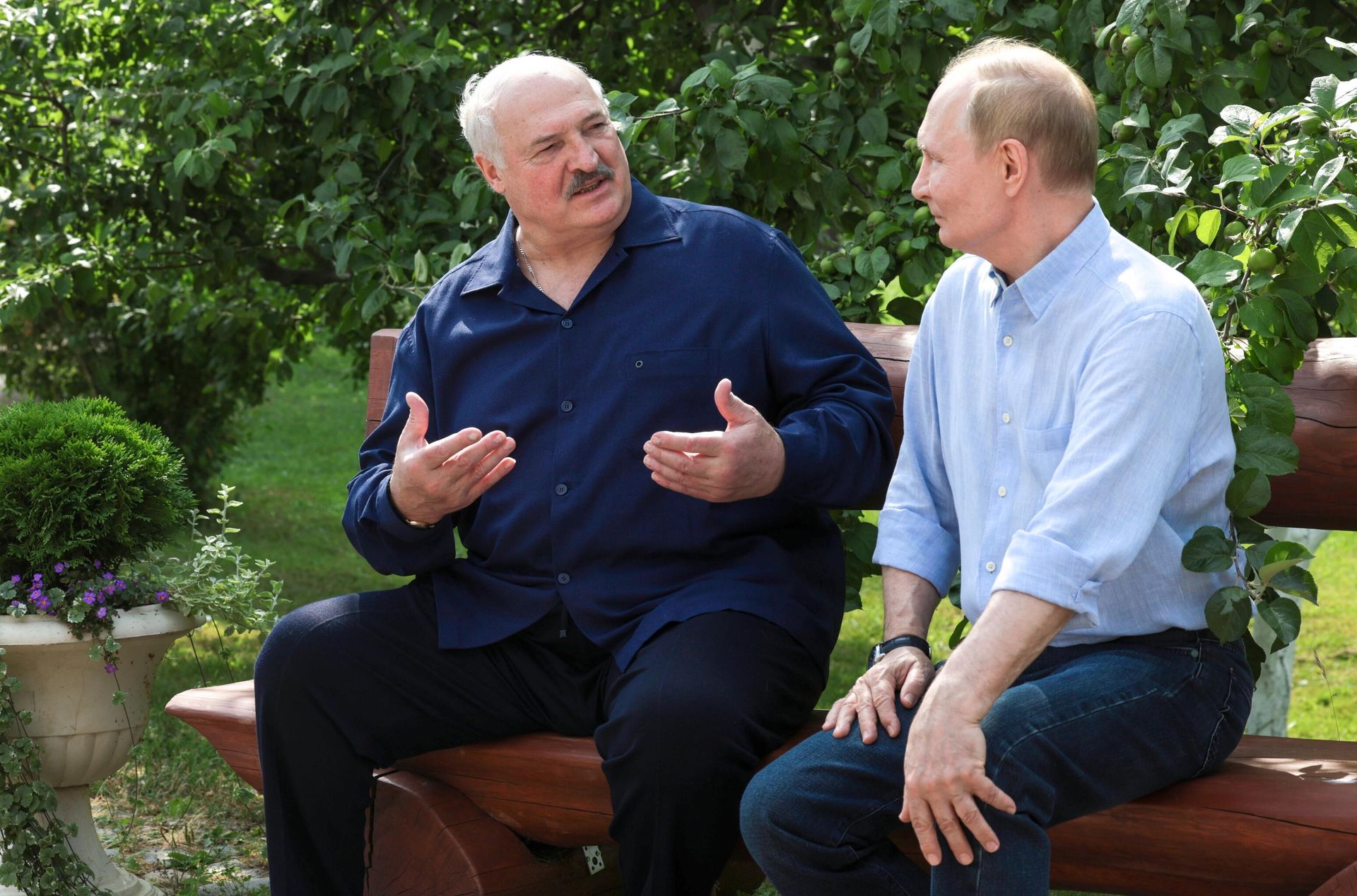 Президент РФ Владимир Путин и президент Белоруссии Александр Лукашенко посетили Валаам Президент РФ Владимир Путин и президент Белоруссии Александр Лукашенко посетили Валаам - РИА Новости, 1920, 19.09.2026