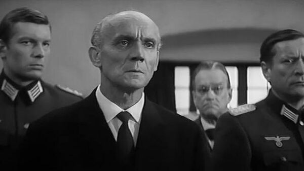 Вацлав Дворжецкий. Кадр из фильма Щит и меч