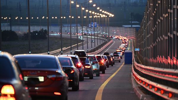 Автомобильная пробка перед Крымским мостом