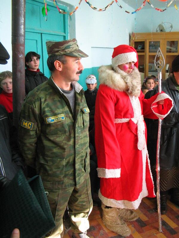 Дед Мороз и миротворцы. Южная Осетия, 2005 год