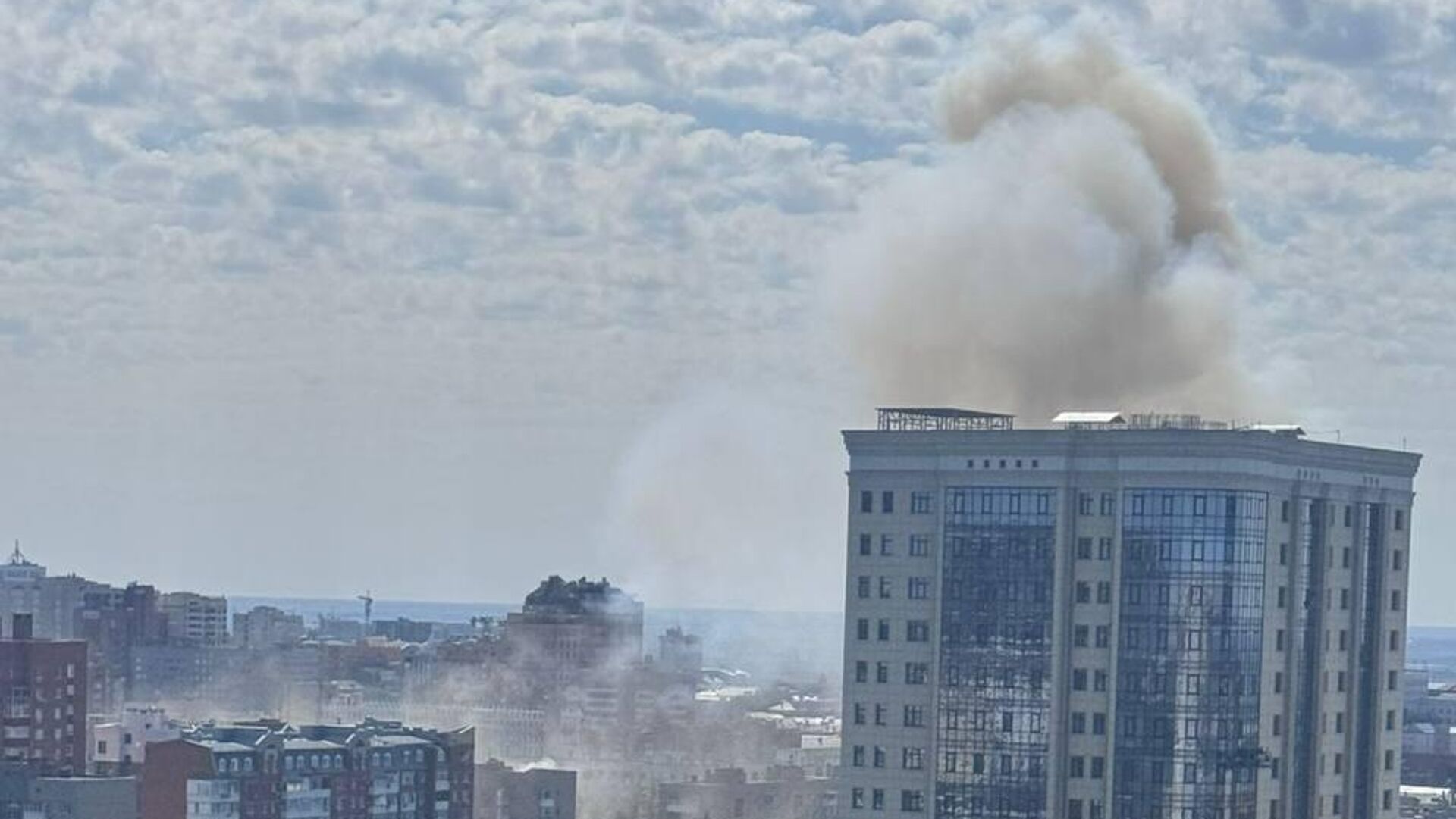 Украинские террористы нанесли удар по жилому дому в центре Ростова-на-Дону - РИА Новости, 1920, 14.08.2025