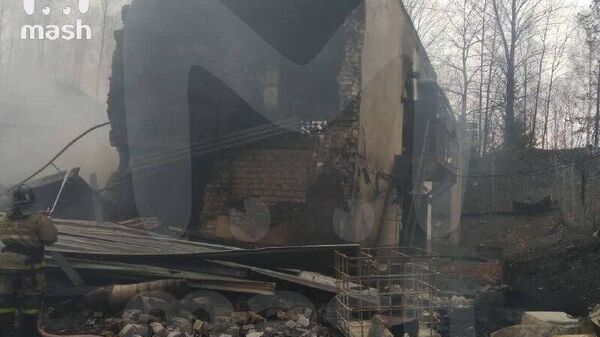 Причиной взрыва на пороховом заводе Эластик в Рязанской области стала детонация боеприпаса во время работ — об этом сообщает Mash