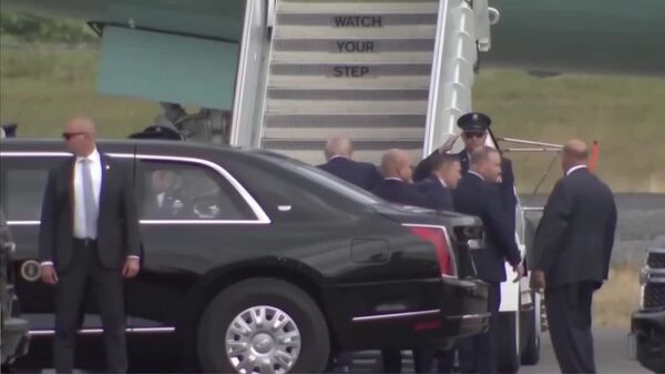 Президент США Дональд Трамп также покидает Анкоридж и направляется в Вашингтон