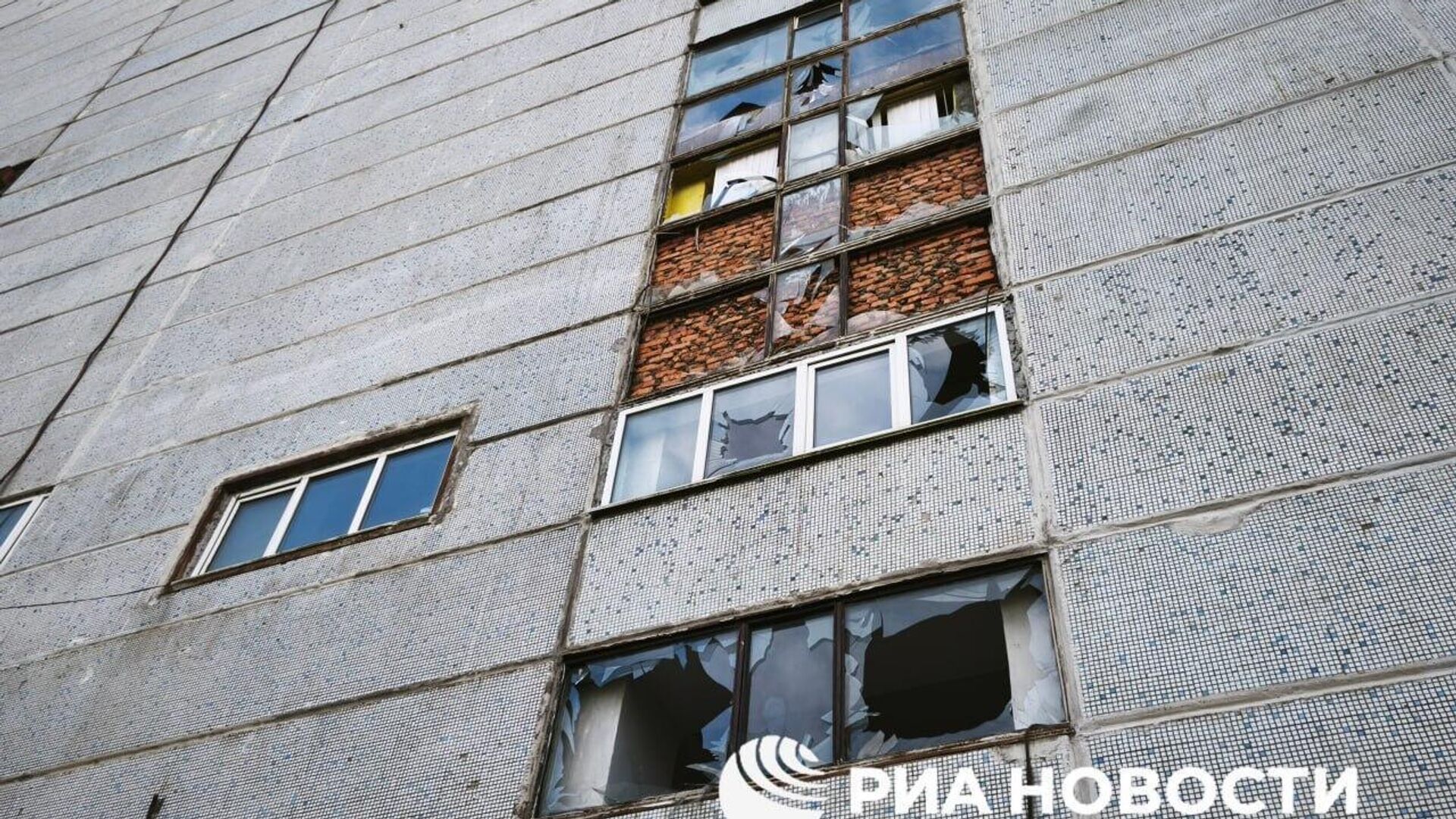 Над территорией Смоленской АЭС силами РЭБ в воскресенье подавлен украинский БПЛА, сорвана террористическая атака на объект атомной энергетики, сообщает ФСБ Над территорией Смоленской АЭС силами РЭБ в воскресенье подавлен украинский БПЛА, сорвана террористическая атака на объект атомной энергетики, сообщает ФСБ - РИА Новости, 1920, 17.08.2025