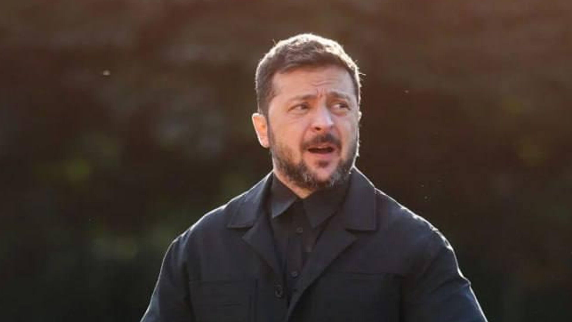 Белый дом спросил украинских чиновников, наденет ли Зеленский костюм на сегодняшнюю встречу с Трампом в Овальном кабинете - РИА Новости, 1920, 23.09.2025