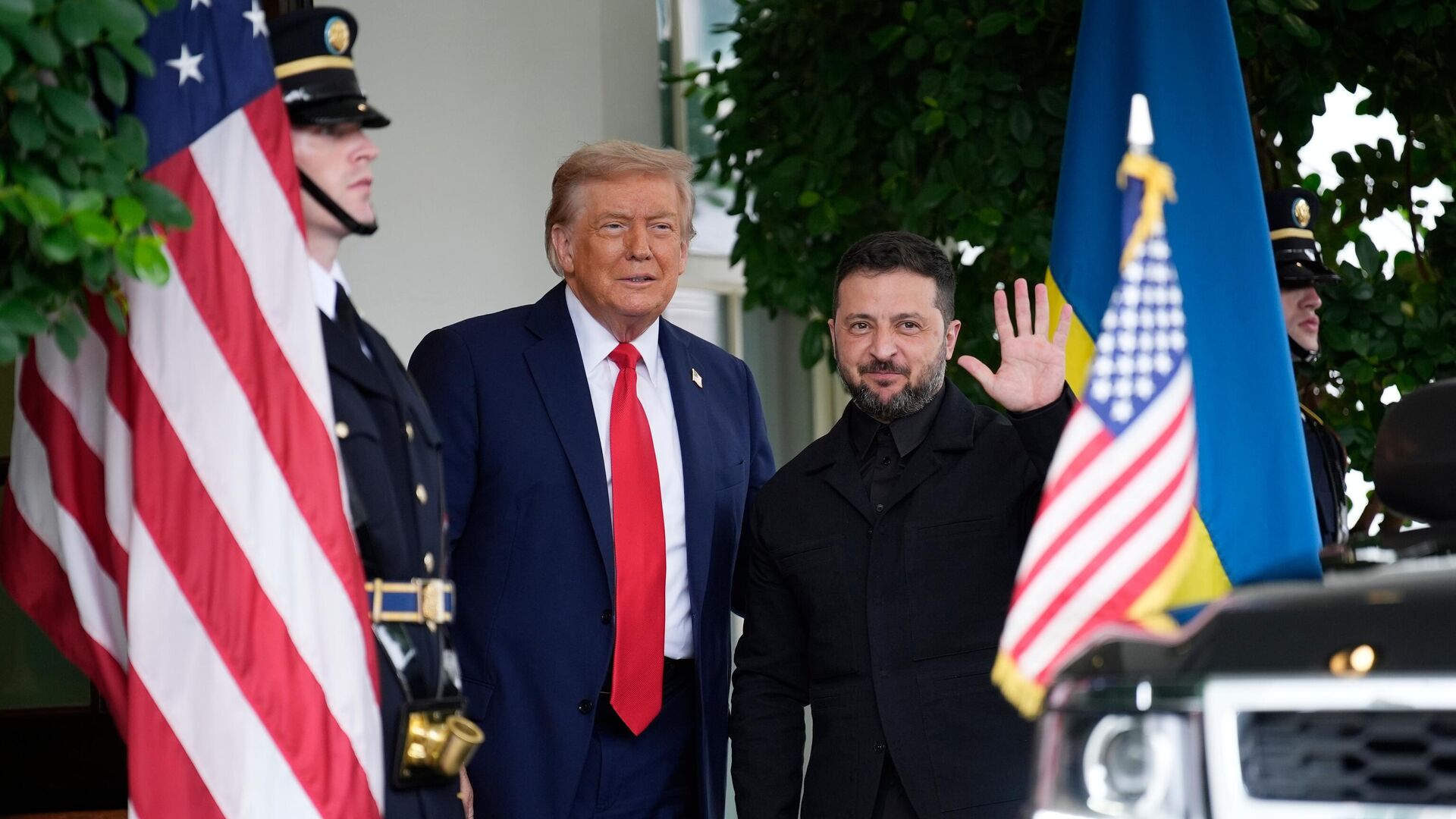 Зеленский прибыл в Белый дом на встречу с президентом США Трампом - РИА Новости, 1920, 22.08.2025