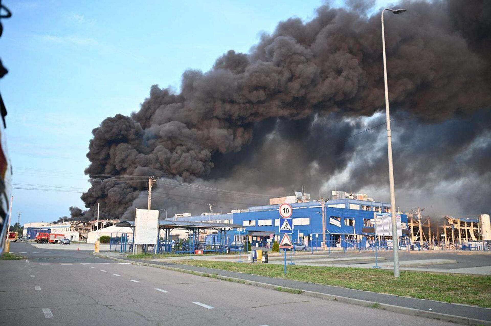 Пораженный завод Flex в Мукачево - РИА Новости, 1920, 21.08.2025