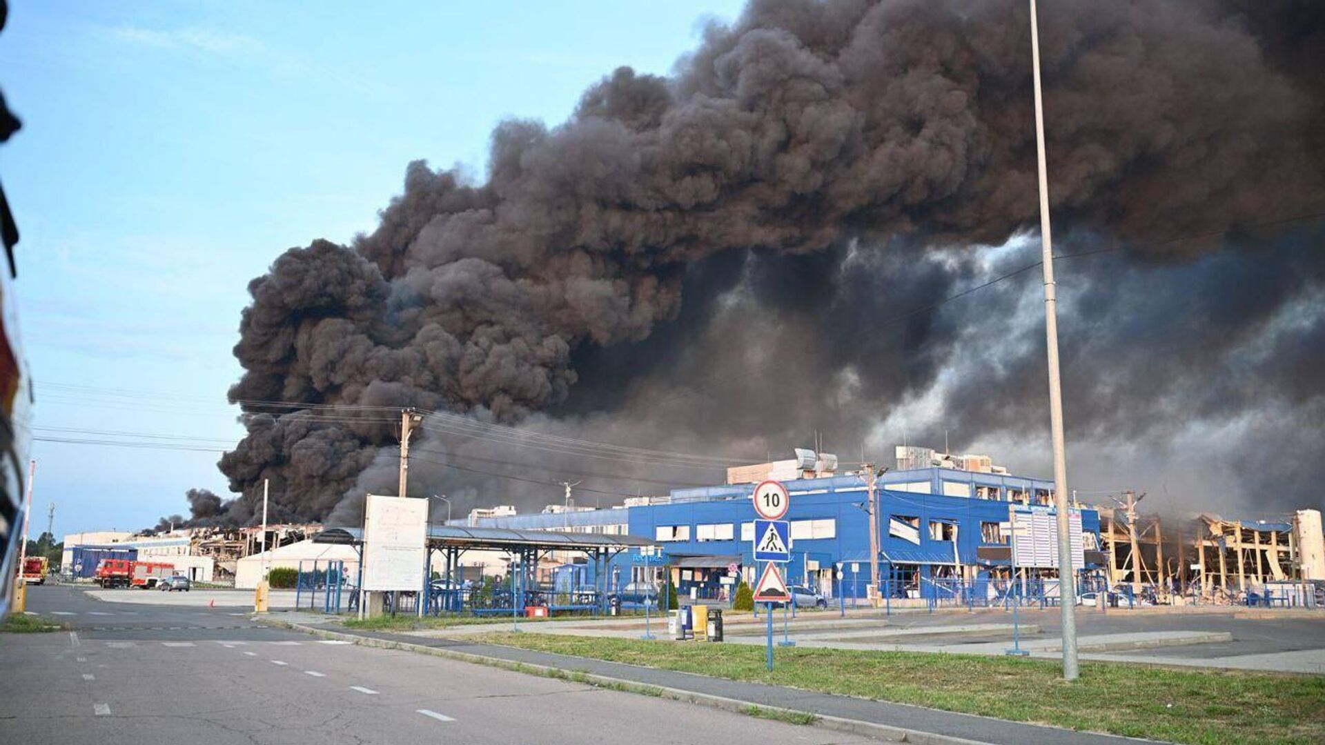 Пораженный завод Flex в Мукачево - РИА Новости, 1920, 23.08.2025