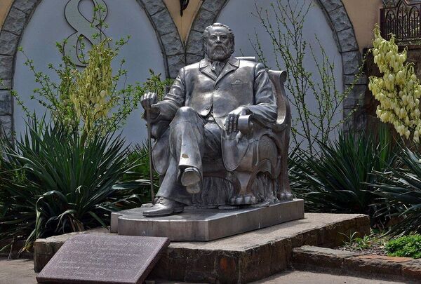 Памятник Льву Голицыну в Новом Свете