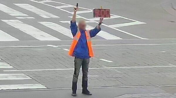 Сегодня в Виннице мужчина с пистолетом останавливал автомобили во время минуты молчания