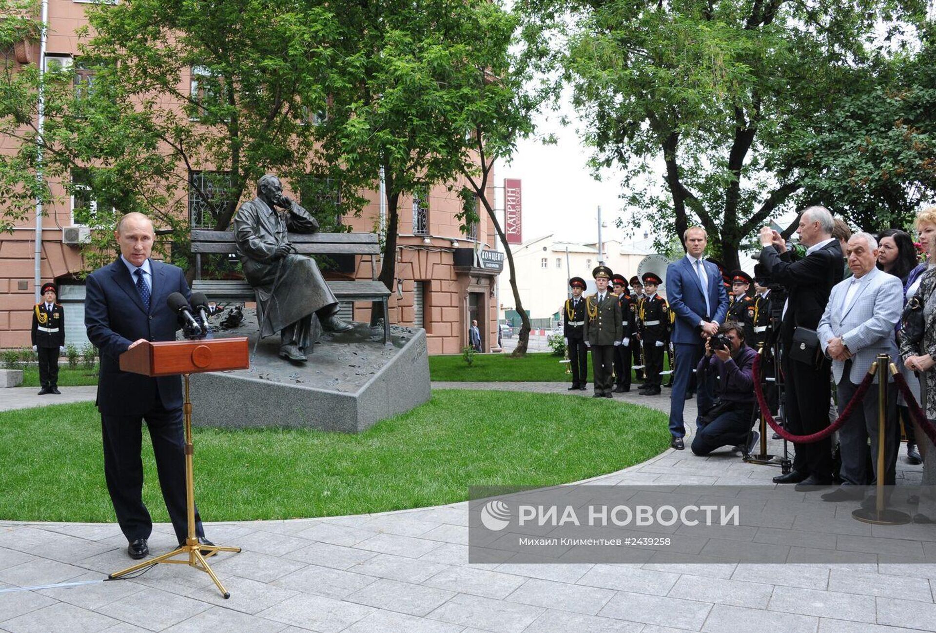 Открытие памятника С. Михалкову в Москве, 28 мая 2014 года Открытие памятника С. Михалкову в Москве, 28 мая 2014 года - РИА Новости, 1920, 27.08.2025