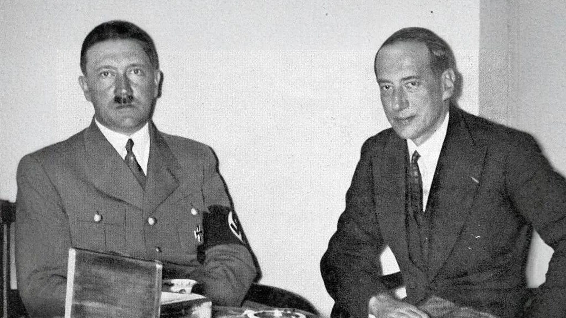 Адольф Гитлер и Юзеф Бек - РИА Новости, 1920, 01.10.2023