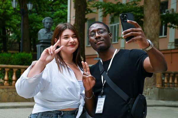 Местные жители предлагали остаться в новых регионах России