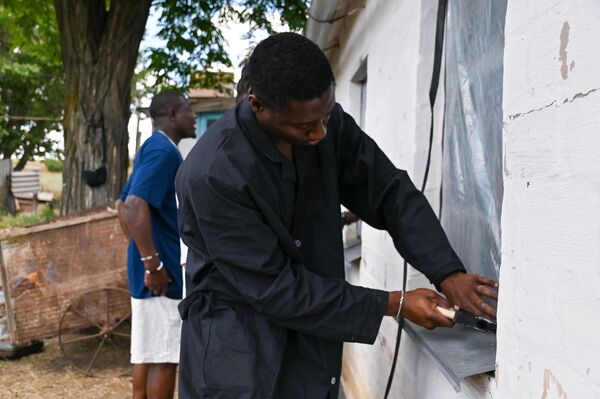 Починили окна и сараи