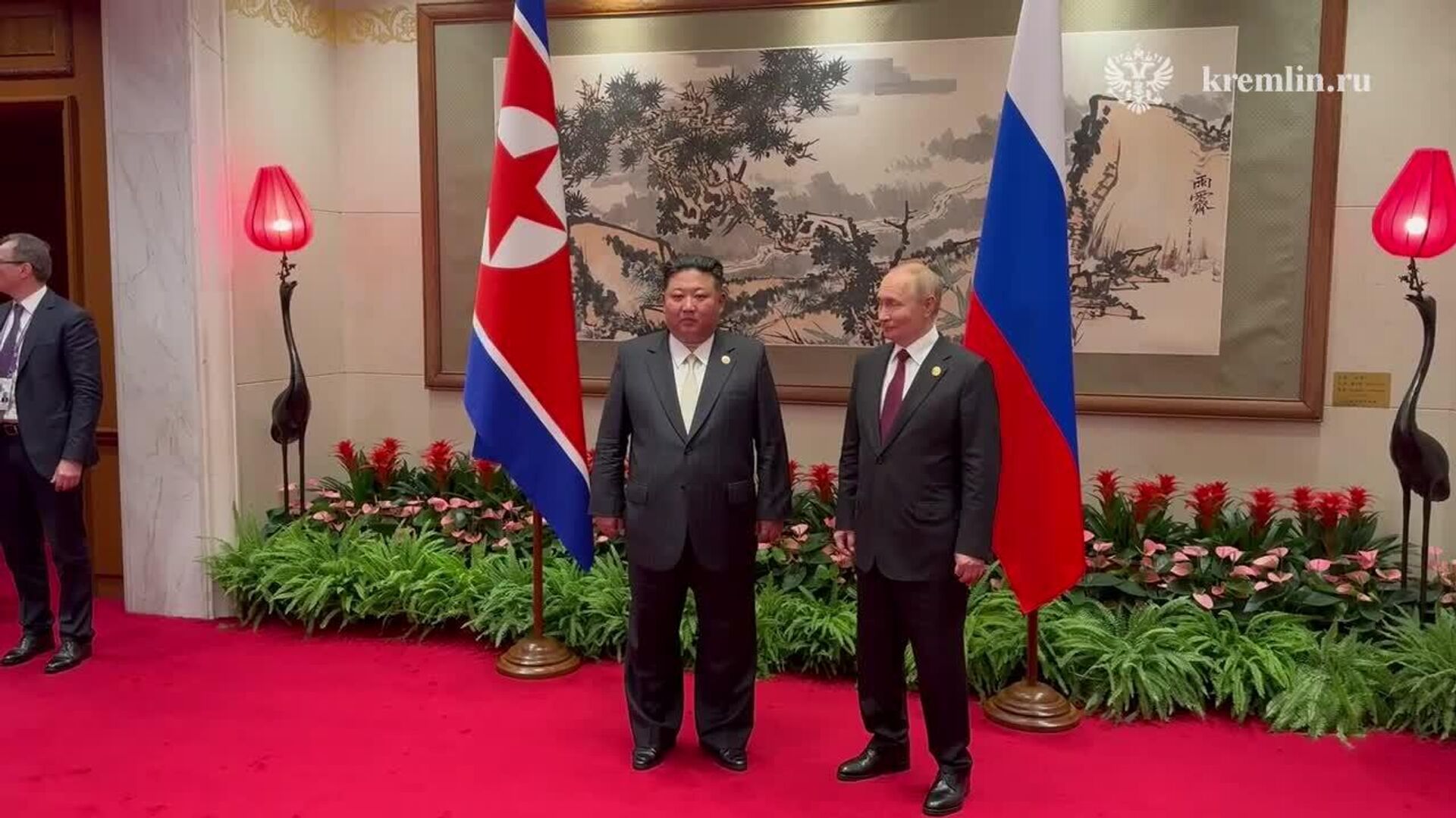 Владимир Путин и Председатель Государственных дел КНДР Ким Чен Ын встретились в резиденции Дяоюйтай - РИА Новости, 1920, 03.09.2025