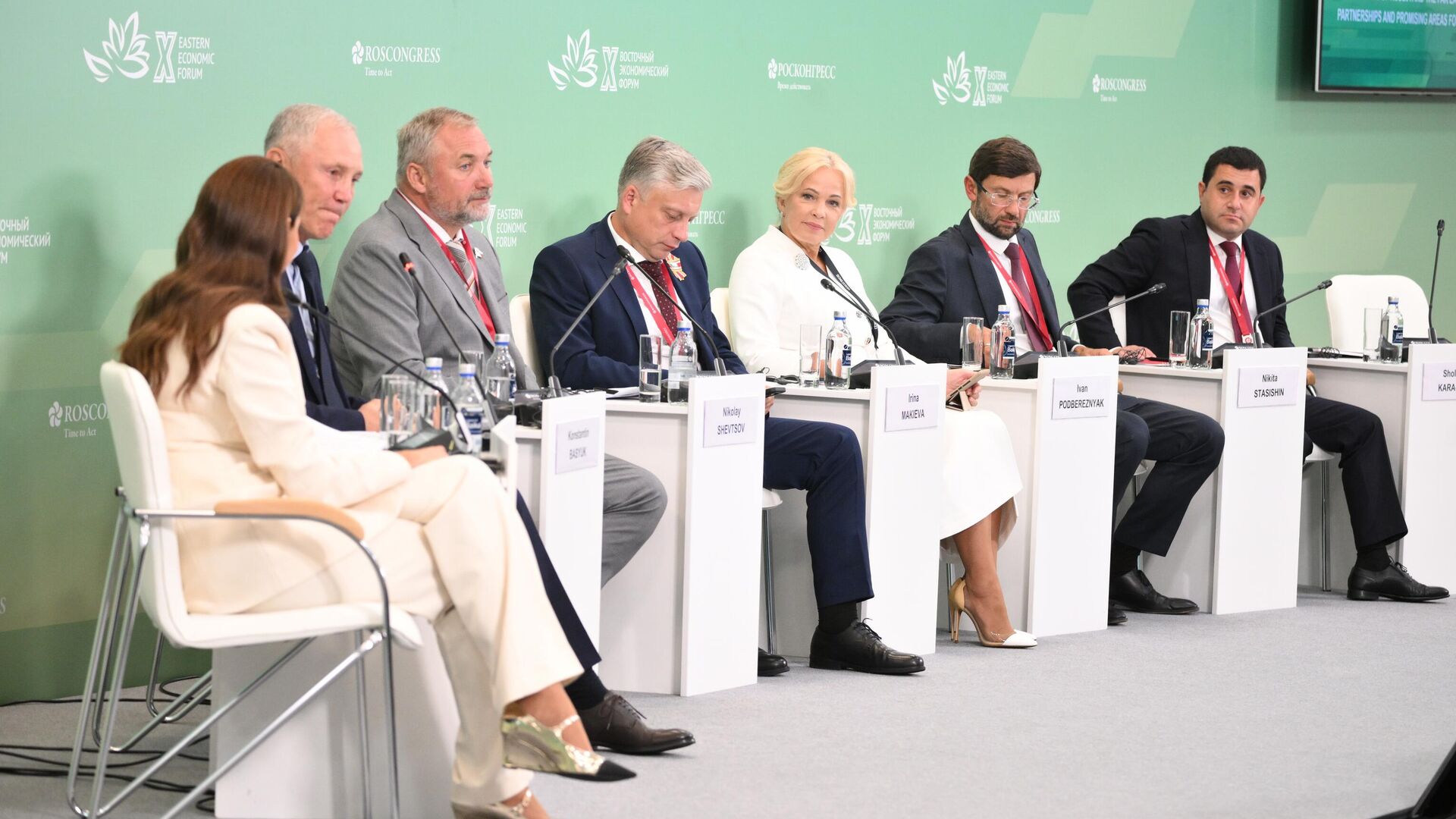 ВЭФ-2025. Новые регионы России и Дальний Восток: вектор стратегического партнерства и перспективные точки роста экономики - РИА Новости, 1920, 05.09.2025