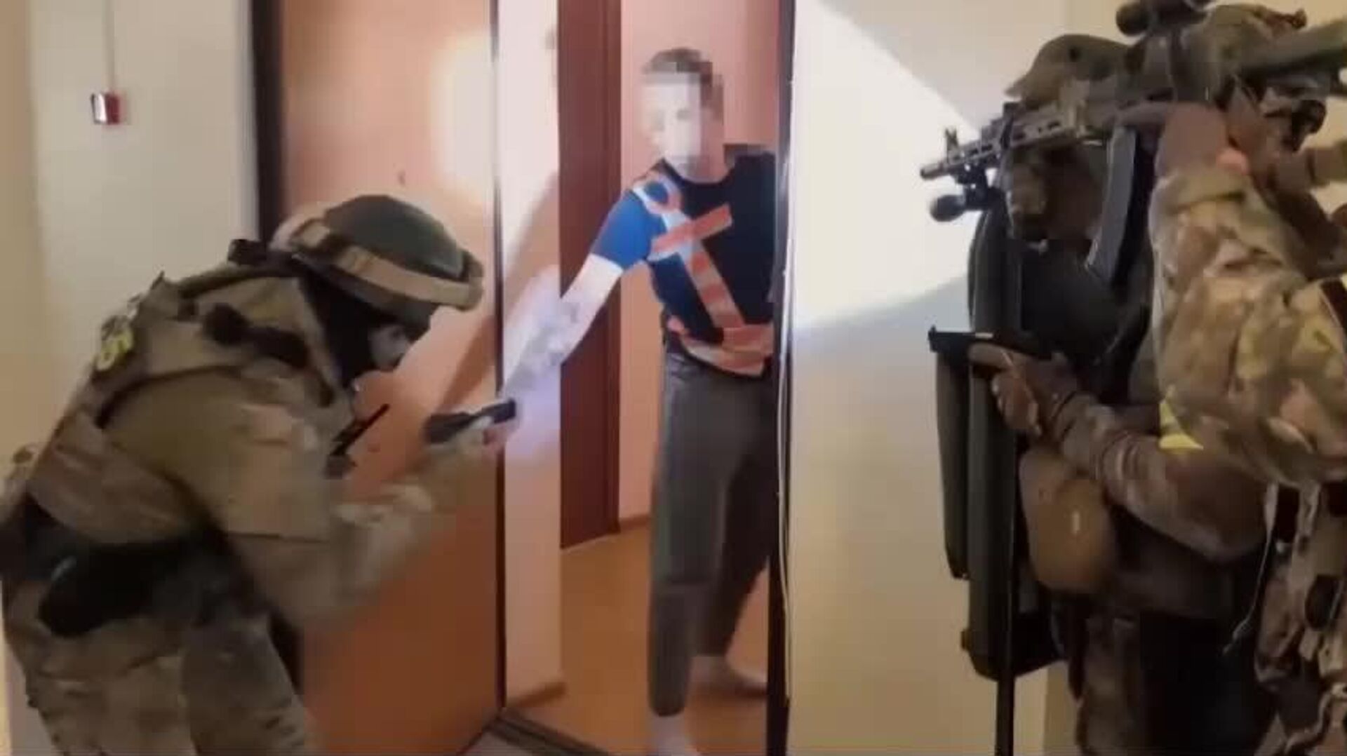 В Краснодаре задержали подростка по подозрению в совершении теракта на железной дороге, он заключен под стражу - РИА Новости, 1920, 05.09.2025