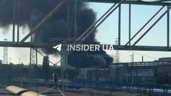 В Днепропетровске зафиксирован масштабный пожар на территории бывшего комбайнового завода, сообщают местные ТГ-каналы