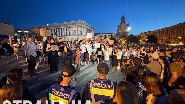 В Киеве начались протесты против законопроектов об усилении ответственности для военнослужащих за неповиновение командованию и за самовольное оставление части