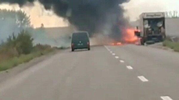 Кадры, как утверждается, с трассы Изюм-Славянск, до которой теперь успешно долетают наших дроны