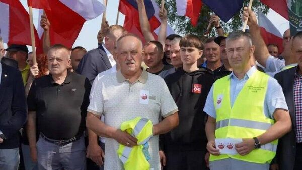 Польские аграрии вновь перекрыли движение через границу с Украиной