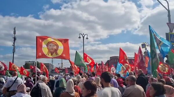 В Москве у стен Новодевичьего монастыря завершился Общемосковский крестный ход