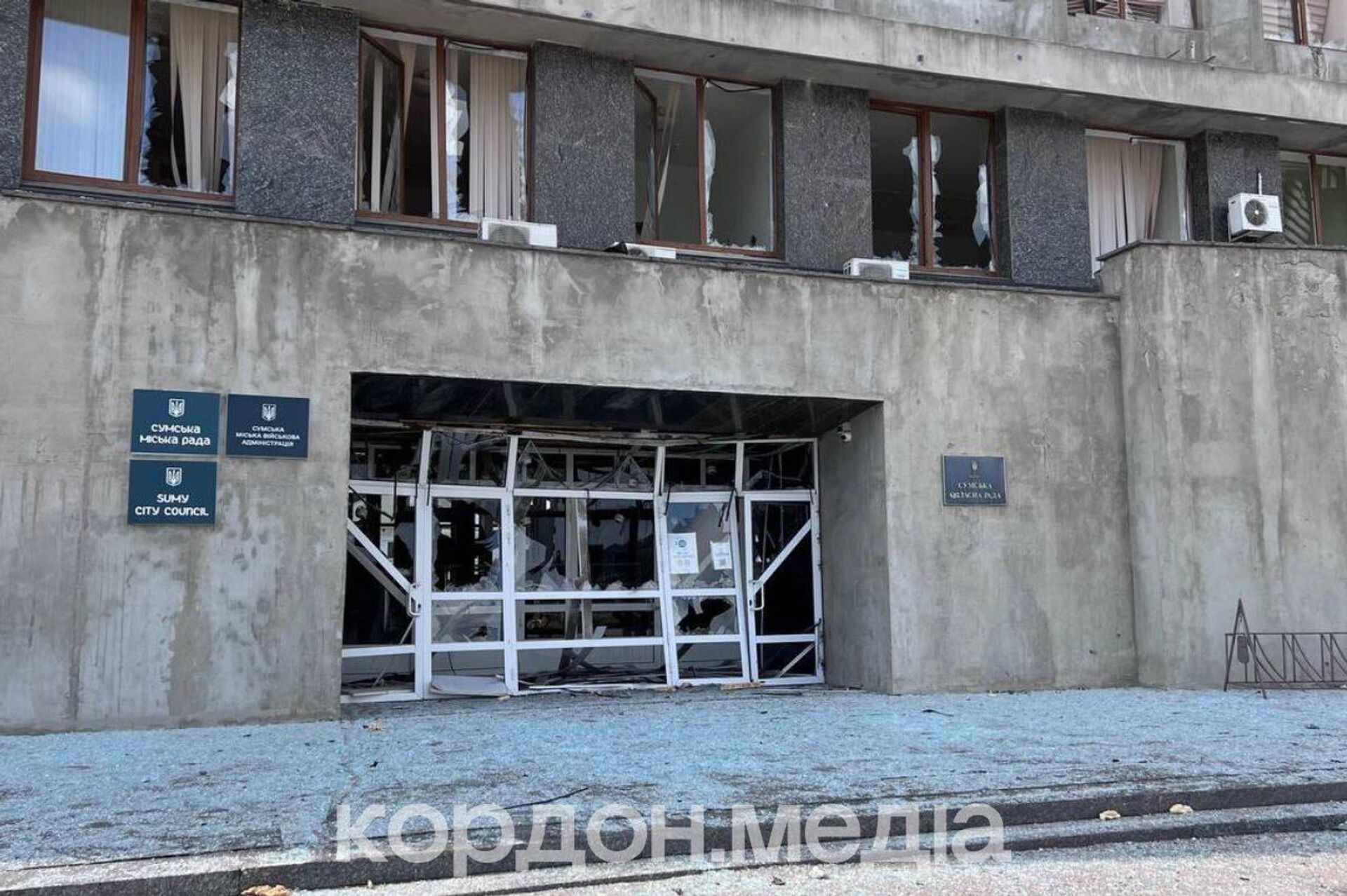 В Сумах нанесен очередной удар Герани по зданию обладминистрации - РИА Новости, 1920, 07.09.2025