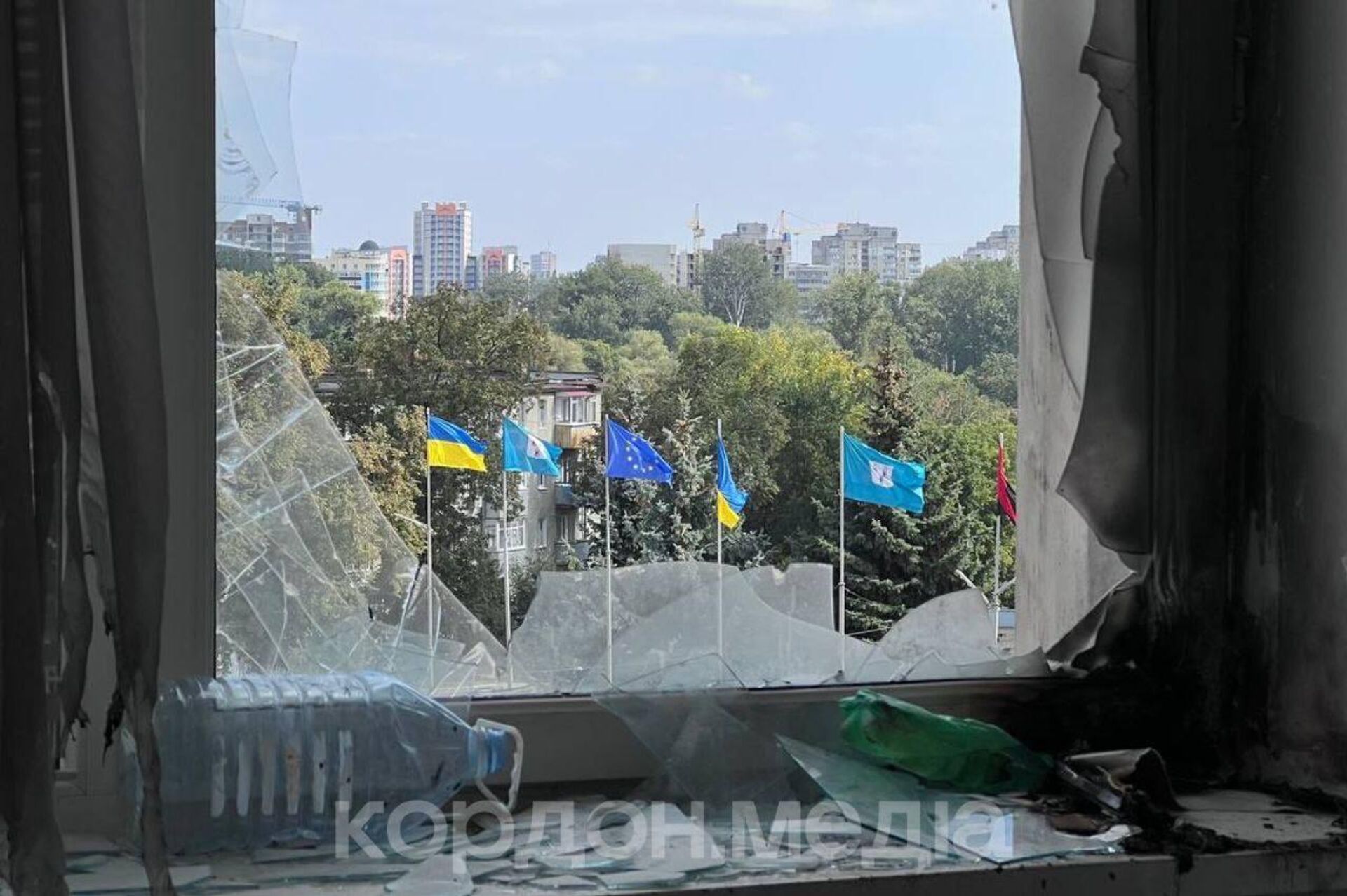 В Сумах нанесен очередной удар Герани по зданию обладминистрации - РИА Новости, 1920, 07.09.2025