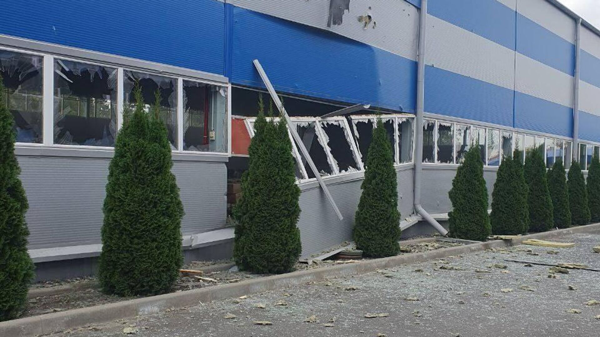 Сегодня днём врагом обстрелян город Рыльск Курской области, сообщил врио губернатора Александр Хинштейн: - РИА Новости, 1920, 07.09.2025