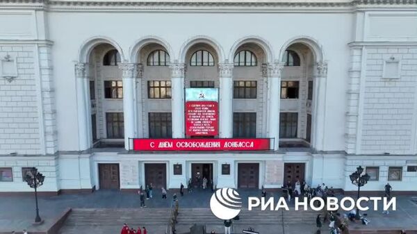 Концерт ко Дню освобождения Донбасса от немецко-фашистских захватчиков прошел в центре Донецка, — рассказала РИА Новости руководитель студотрядов ДНР Александра Кульгина