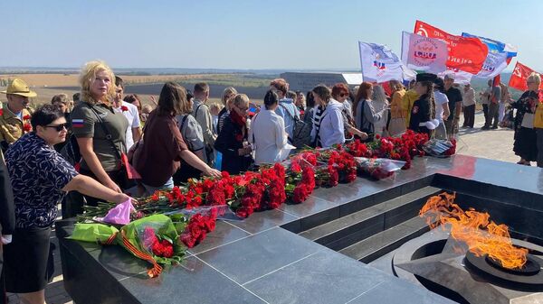 Наталья Курянская (справа) на Саур-Могиле во время празднования Дня Освобождения Донбасса 08.09.2025 Наталья Курянская (справа) на Саур-Могиле во время празднования Дня Освобождения Донбасса 08.09.2025