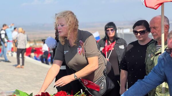 Наталья Курянская (справа) на Саур-Могиле во время празднования Дня Освобождения Донбасса 08.09.2025 Наталья Курянская (справа) на Саур-Могиле во время празднования Дня Освобождения Донбасса 08.09.2025