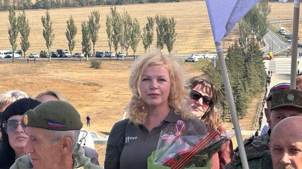 Наталья Курянская (справа) на Саур-Могиле во время празднования Дня Освобождения Донбасса 08.09.2025 Наталья Курянская (справа) на Саур-Могиле во время празднования Дня Освобождения Донбасса 08.09.2025