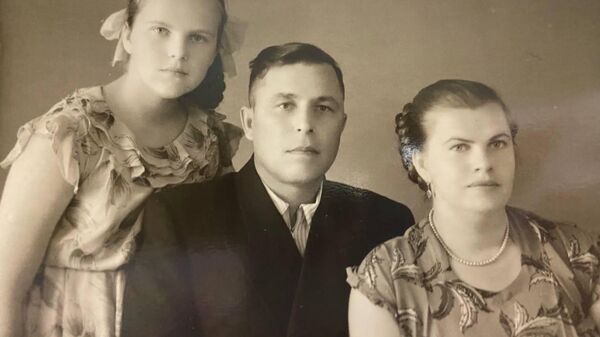 Мирошниченко Василий Васильевич, Раиса Михайловна и Мама - Ольга Васильевна Мирошниченко Василий Васильевич, Раиса Михайловна и Мама - Ольга Васильевна