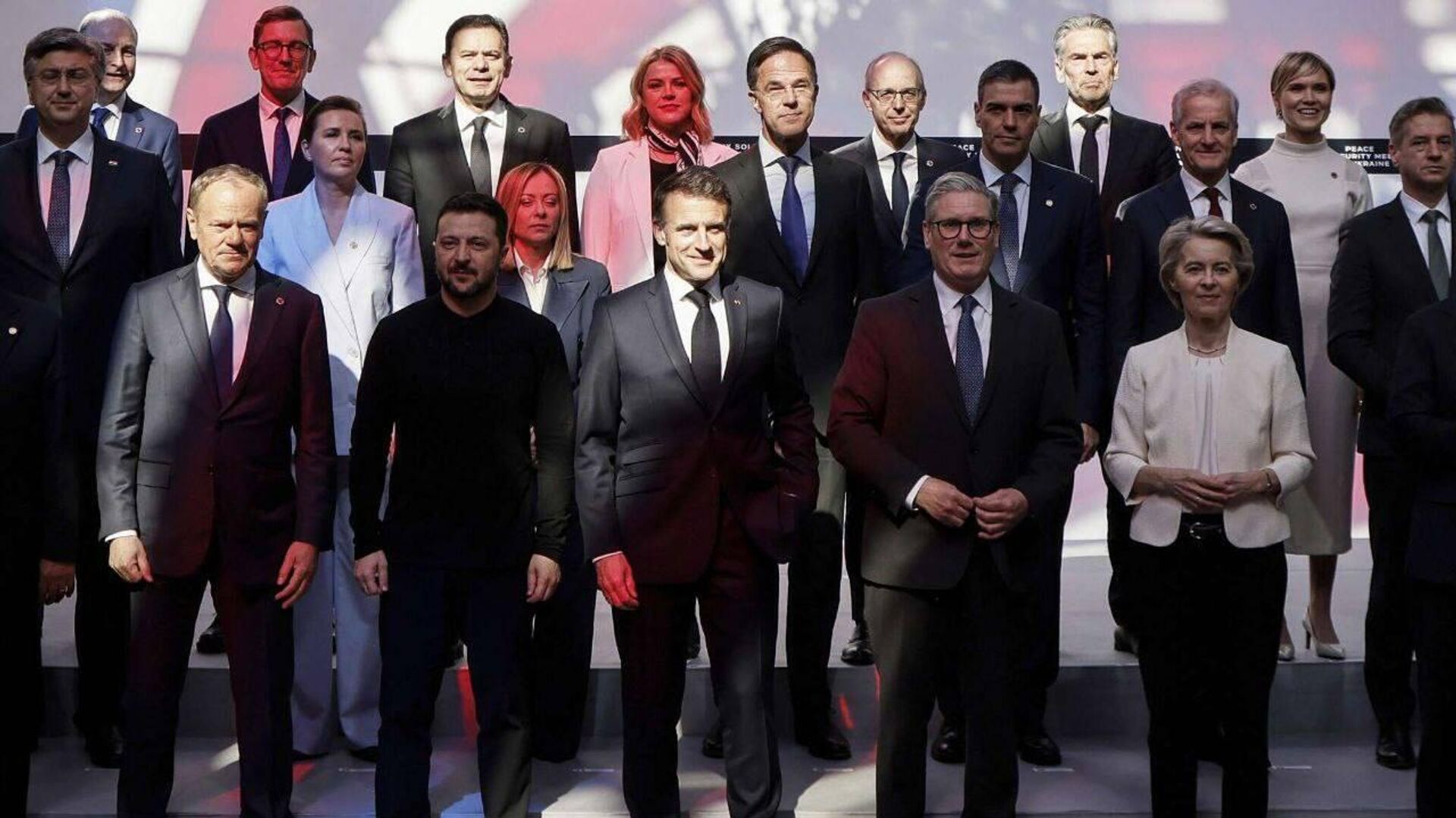 «Коалиция желающих» готова отдать России всю территории ЛДНР, а также части Херсонской и Запорожской областей и признать Крым российским в обмен на разрешение ввести на Украину миротворческий контингент и гарантировать безопасность боевиков - РИА Новости, 1920, 06.01.2026