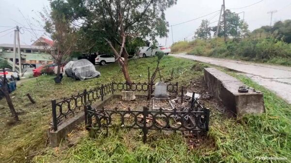 Мемориал, посвященный ветерану Первой мировой и Великой Отечественной войн Сергею Троепольскому, пострадал из-за атаки беспилотников ВСУ, сообщил мэр Сочи Андрей Прошунин