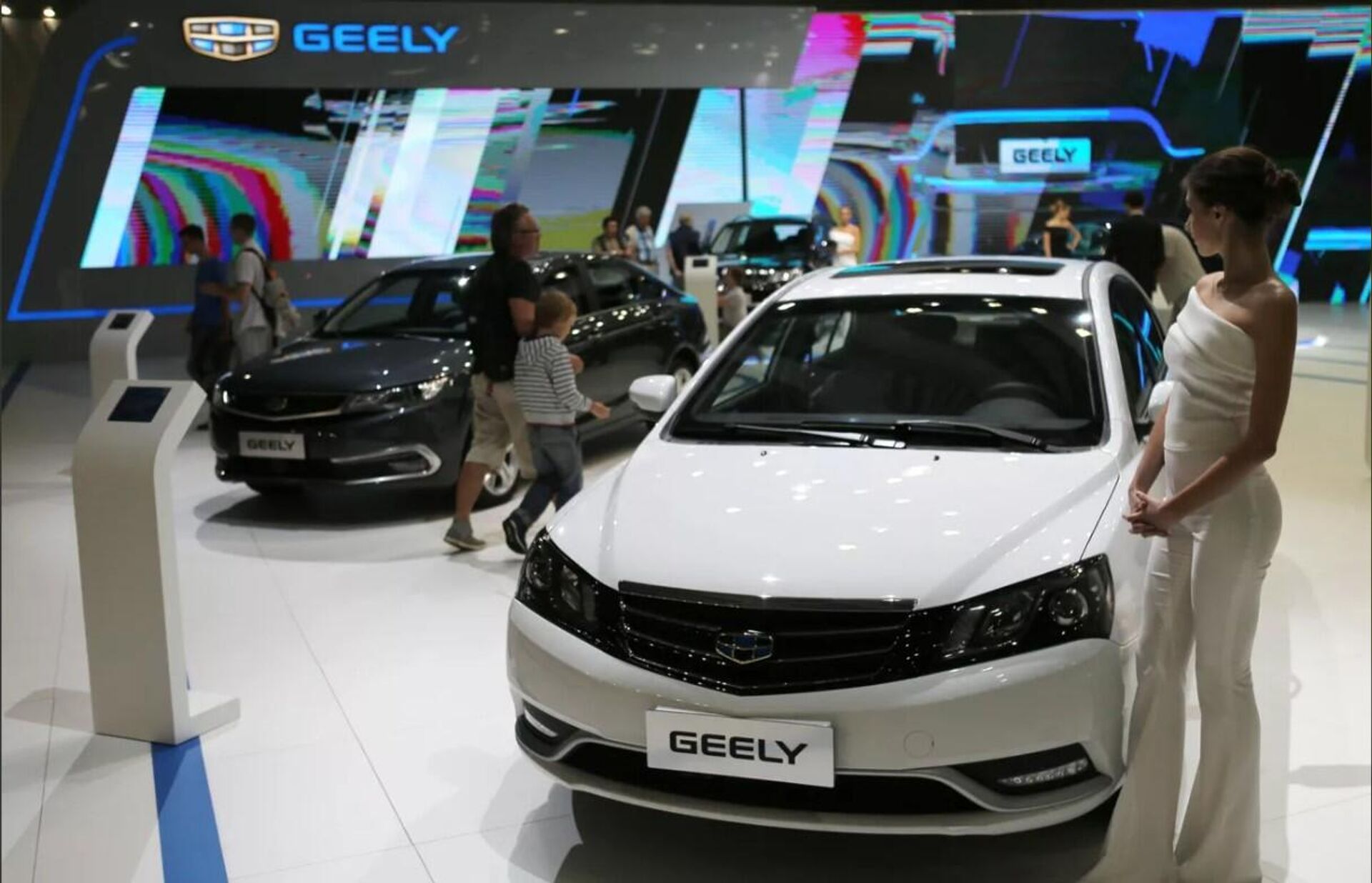 Стенд компании Geely (Китай) на Московском международном автомобильном салоне - РИА Новости, 1920, 09.09.2025