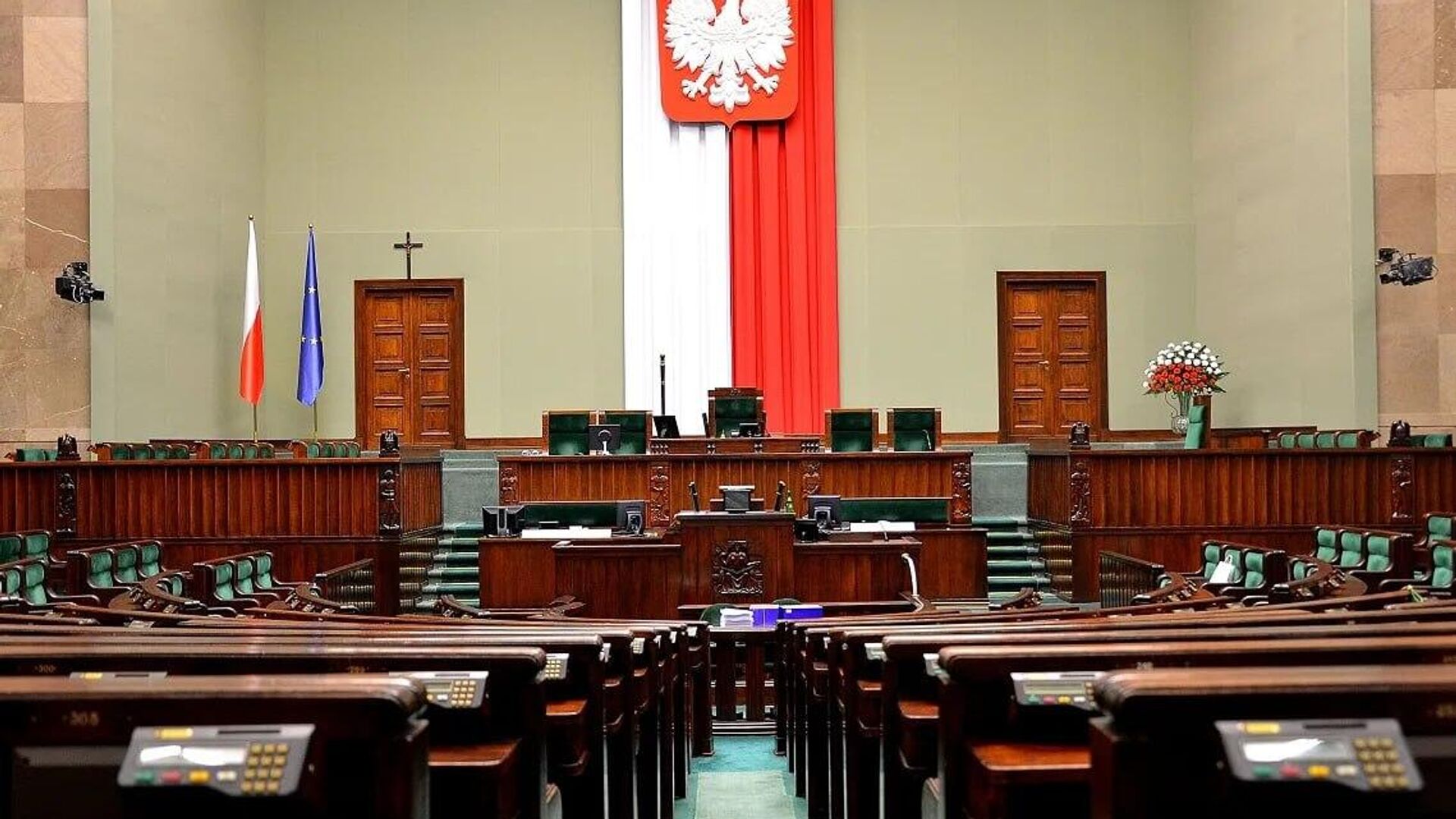 Польша собирается лишить каждого десятого украинского беженца социальных пособий - РИА Новости, 1920, 10.09.2025