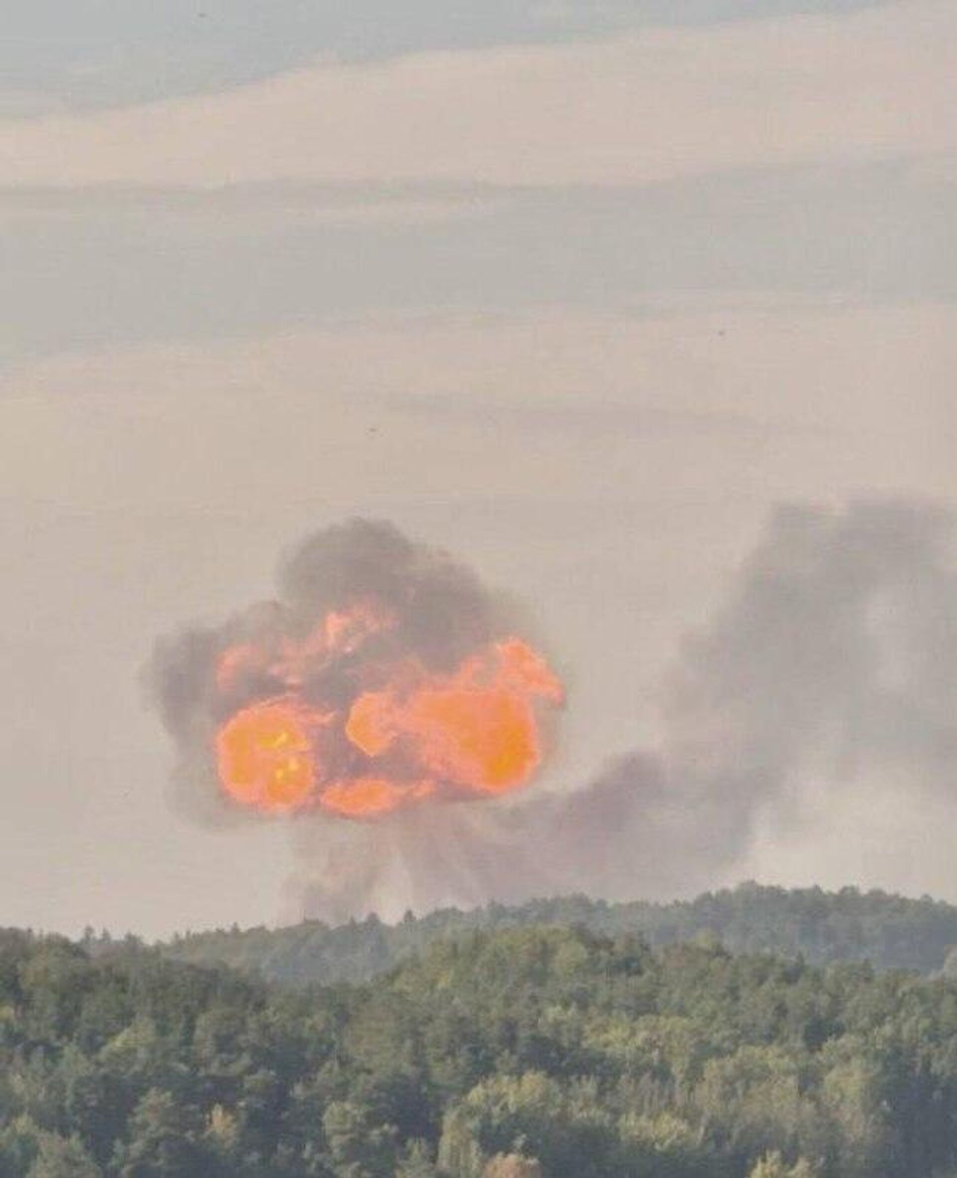 Появились фото, как утверждается, взрыва на газонаполнительной станции в Вильнюсе - РИА Новости, 1920, 10.09.2025