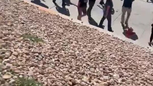 Появились кадры задержания подозреваемого в стрельбе по Чарли Кирку