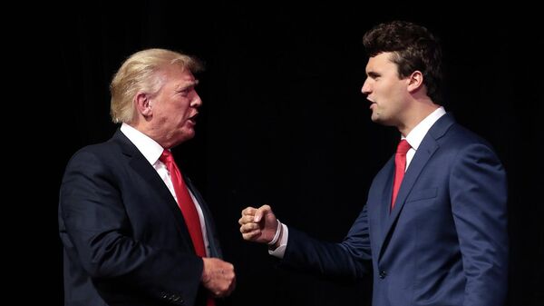 Убийство Чарли Кирка: стрелок в бегах, Трамп скорбит и обвиняет "левых"