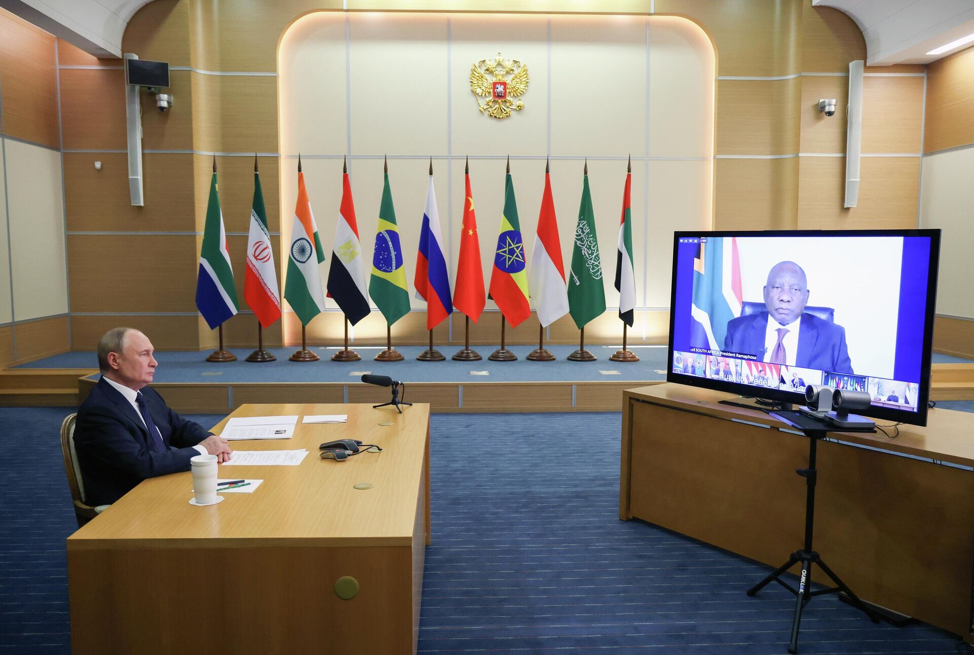 Президент Владимир Путин принял участие во внеочередной встрече БРИКС Президент Владимир Путин принял участие во внеочередной встрече БРИКС - РИА Новости, 1920, 12.09.2025