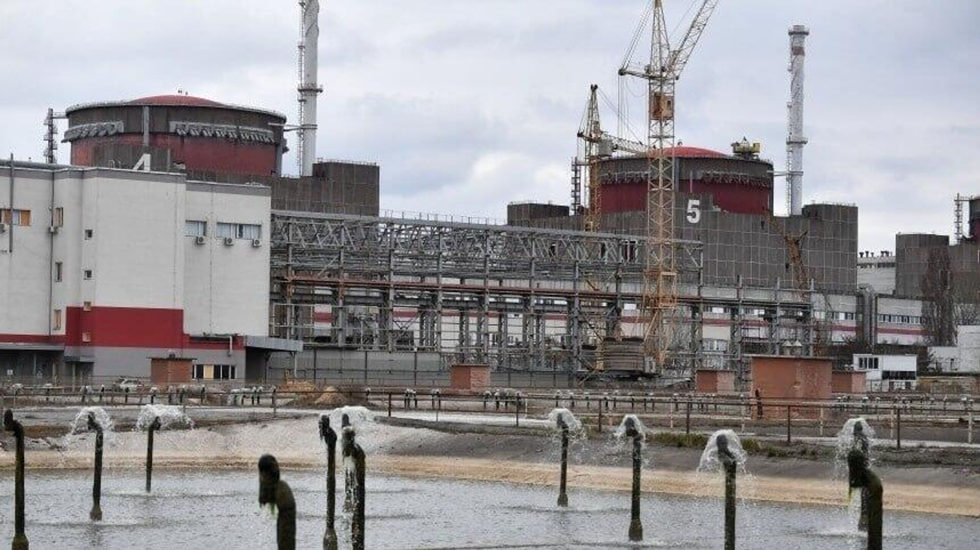 Украинский FPV-дрон пытался атаковать территорию ЗАЭС - РИА Новости, 1920, 20.09.2025