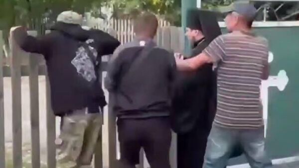 В Житомирской области под руководством архиепископа ПЦУ Владимира Шлапака захватили храм УПЦ