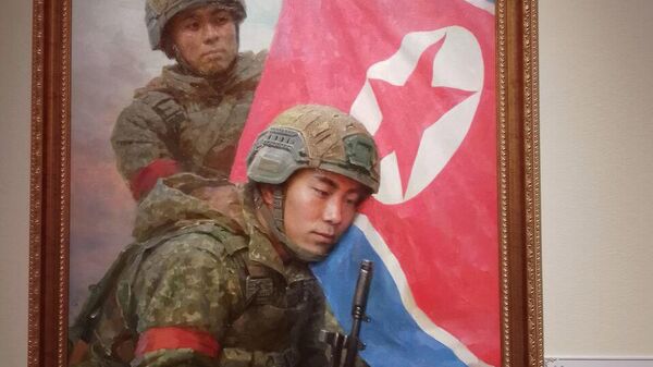 На выставке во Всероссийском музее декоративного искусства появились картины с бойцами КНДР