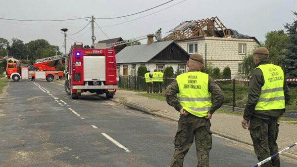 Раздули вымышленный скандал. Дроновая истерия в Польше прикрывает падение ракеты с F-16 на польский дом Раздули вымышленный скандал. Дроновая истерия в Польше прикрывает падение ракеты с F-16 на польский дом