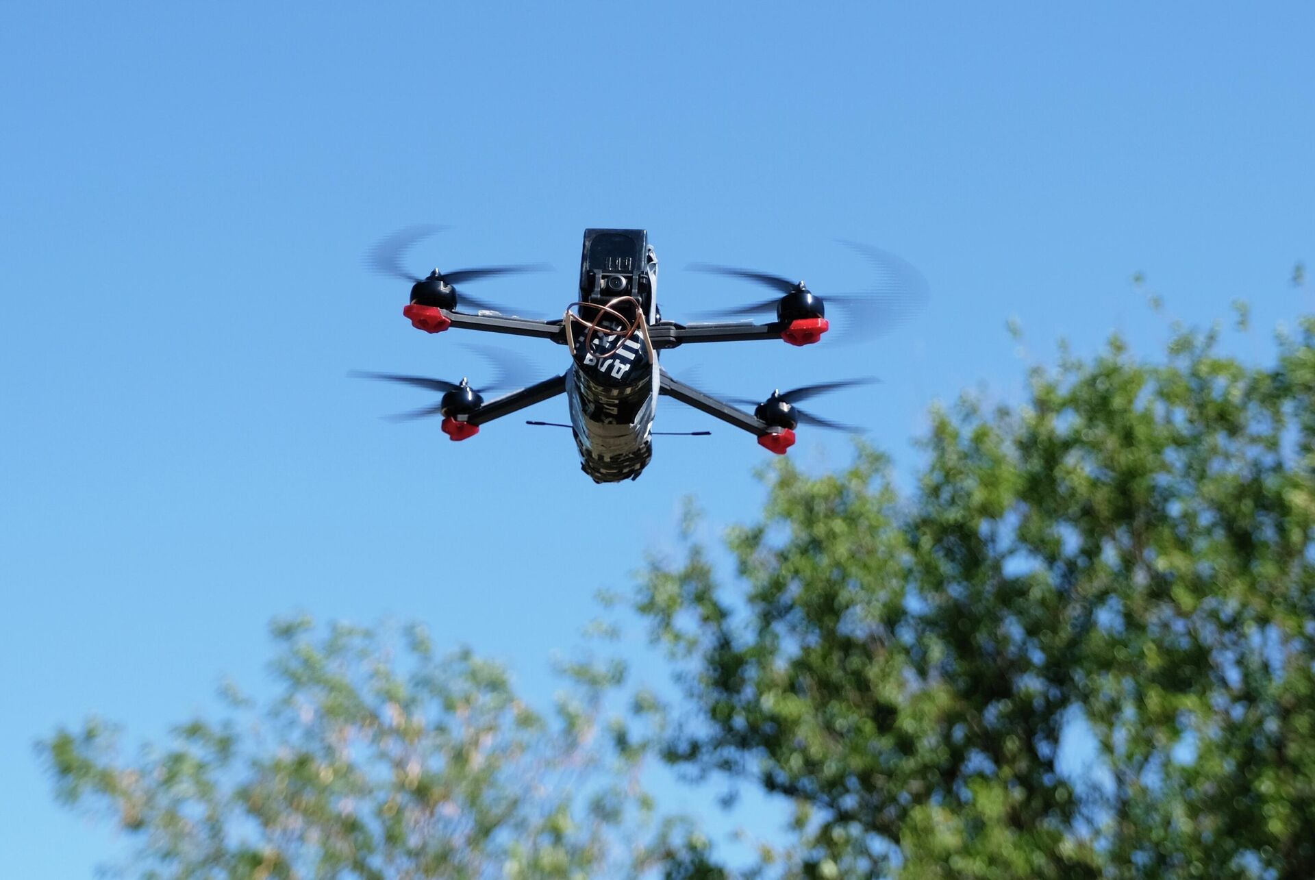 Боевая работа расчета FPV-дронов на Запорожском направлении - РИА Новости, 1920, 23.09.2025