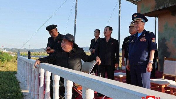 Испытания беспилотных военных технологий прошли в КНДР под руководством главы государства Ким Чен Ына, пишет ЦТАК