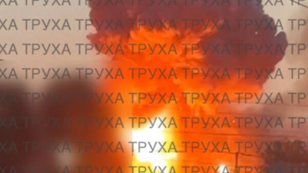 Местные ТГ-каналы заявляют, что на фото момент нанесения ракетного удара по Днепропетровску