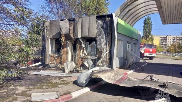 Два человека погибли в Первомайске при ударе беспилотника ВСУ по АЗС, сообщили в ГУ МЧС России по ЛНР